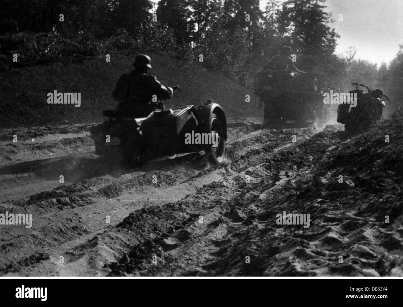 events, Second World War / WWII, Soviet Union, Operation 'Barbarossa' (German Invasion of the Soviet Union), Army Group Centre, Belarus, vehicles of the vanguard of 19th Panzer Division near Baravucha, Additional-Rights-Clearences-Not Available Stock Photo
