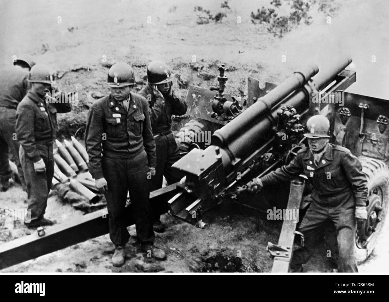 military, South Korea, army, artillery, 105mm howitzer M101 of the 52nd Artillery Batllion in action during an exercise, 1950s, , Additional-Rights-Clearences-Not Available Stock Photo