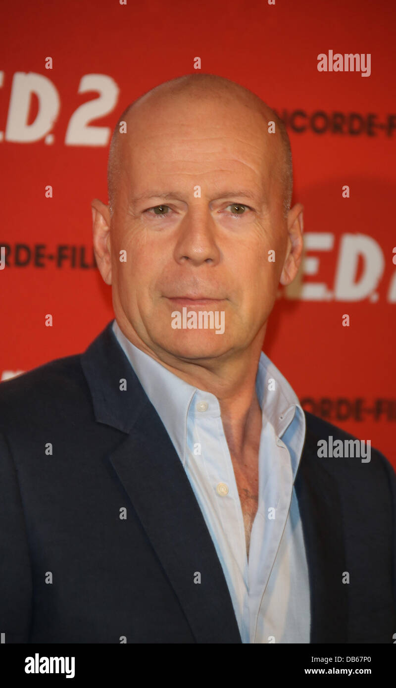 U.S. Actor Bruce Willis attends the photo call of 'R.E.D. 2' at Hotel Mandarin Oriental in Munich, Germany, on 24 July, 2013. Photo: Hubert Boesl Stock Photo