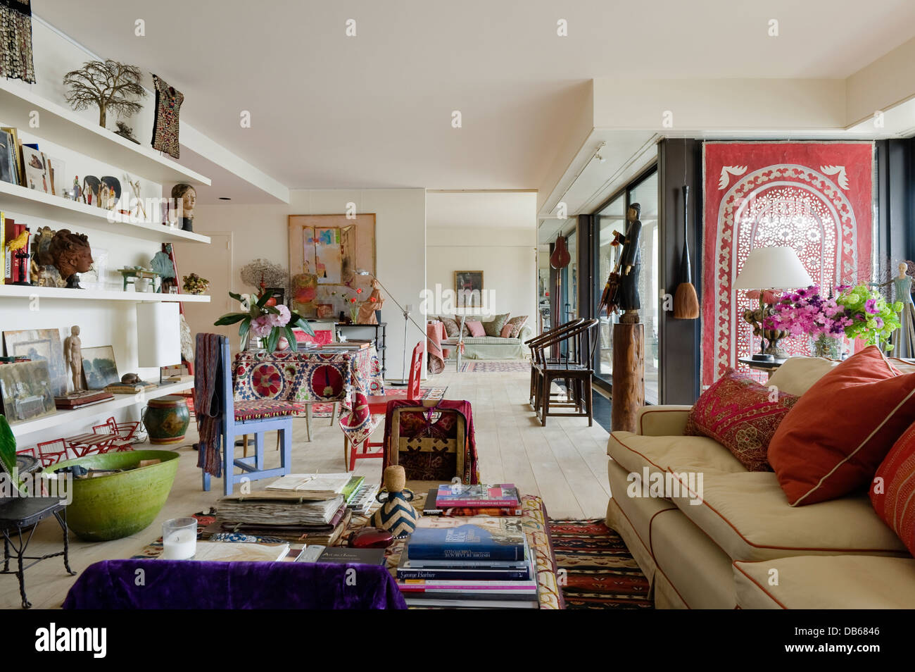 Two sofas form a seating group around a low table covered with books Stock Photo