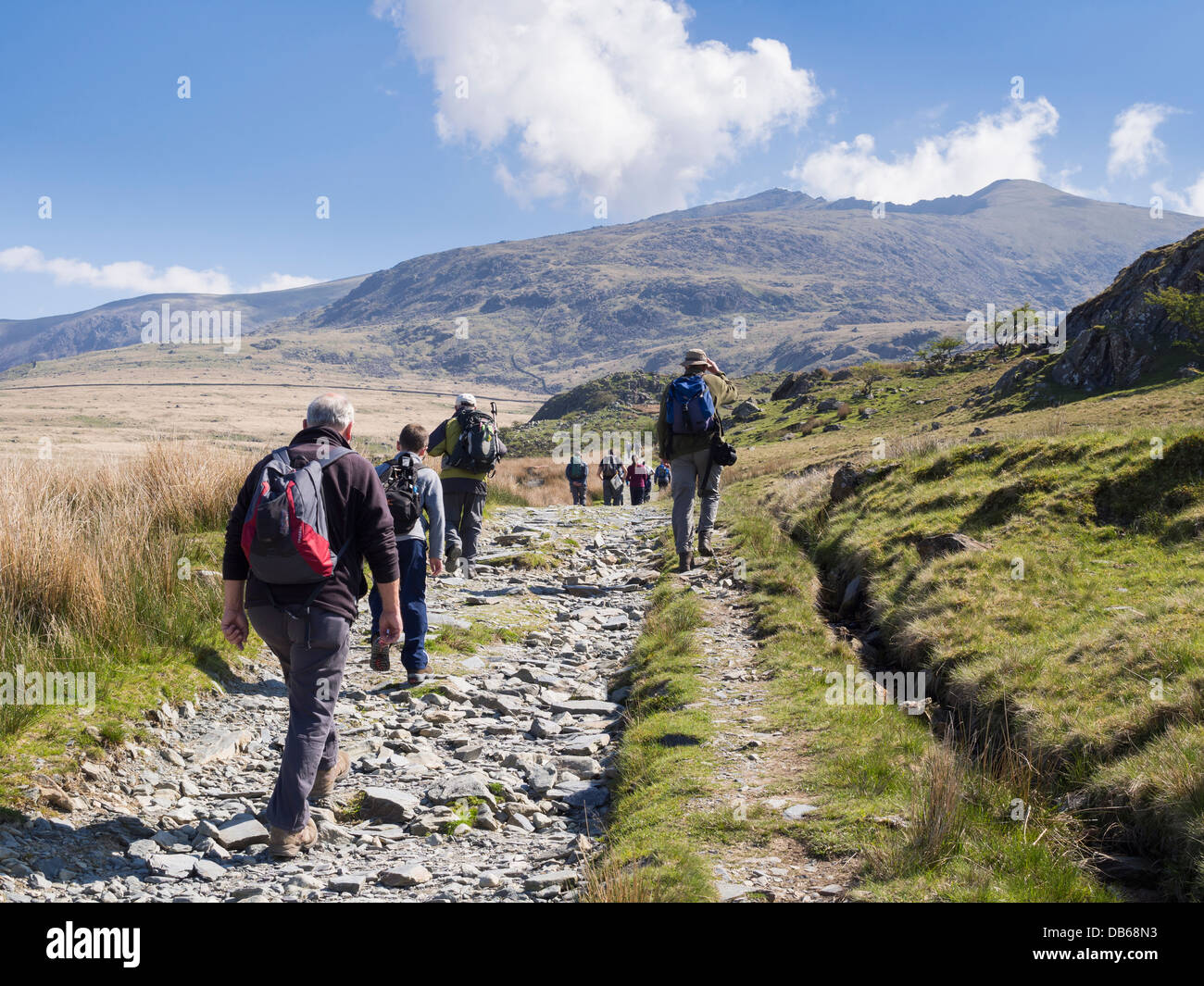 Ramblers walking on Rhyd Ddu path up to Mount Snowdon with a view to peak in distance in Snowdonia National Park (Eryri). Rhyd Ddu, North Wales, UK Stock Photo