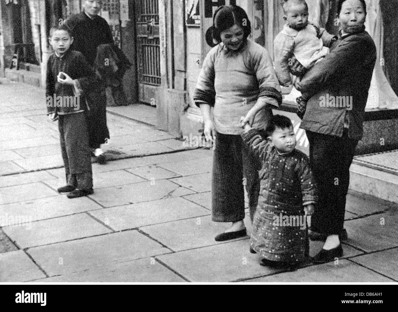 Woman china 1920s hires stock photography and images Alamy