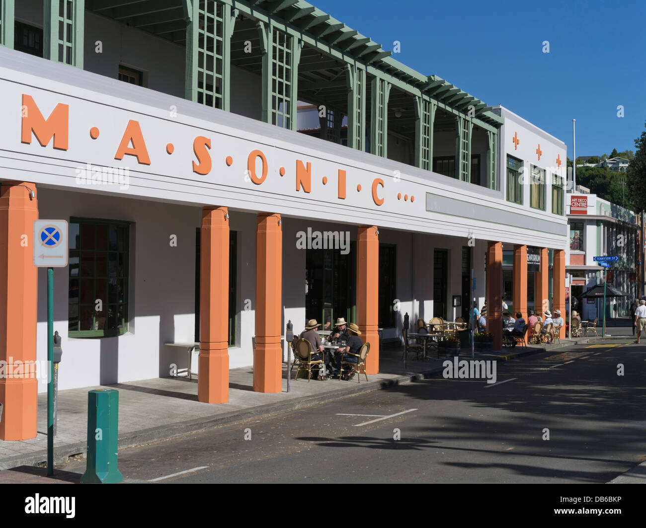 dh Masonic Hotel NAPIER NEW ZEALAND People relaxing sitting outdoors drinking street pavement art deco building Stock Photo