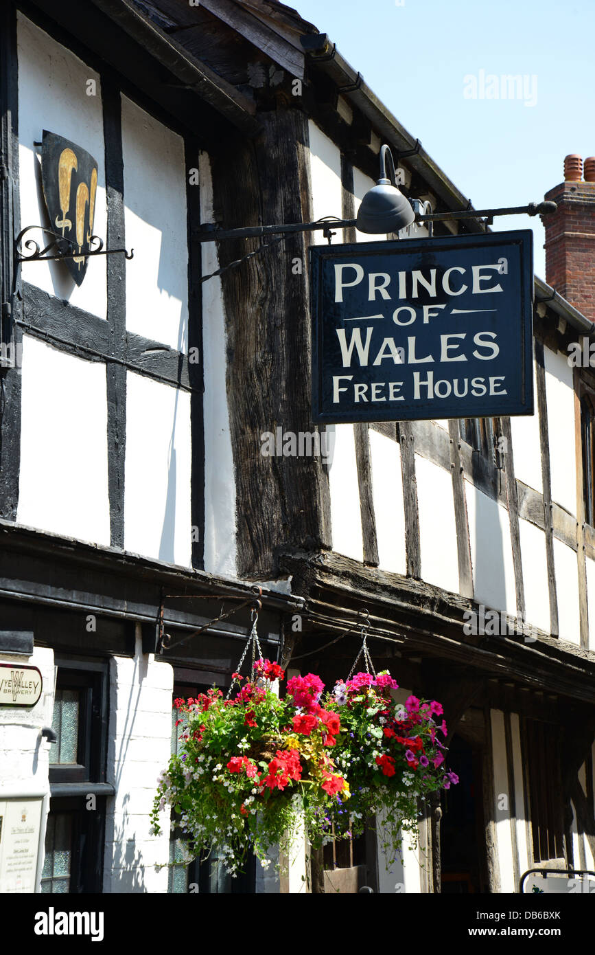 16th century Prince of Wales Free House, Church Lane, Ledbury, Herefordshire, England, United Kingdom Stock Photo