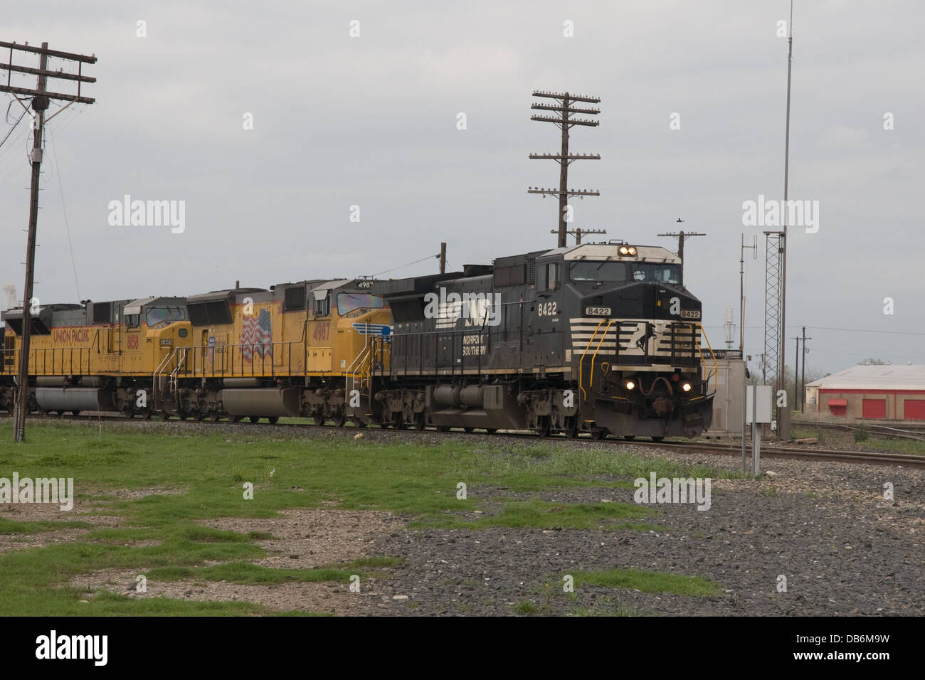 Norfolk Southern And Union Pacific RR Locomotives Pull A Freight Train Norfolk Southern And Union Pacific Rr Locomotives Pull A Freight Train DB6M9W
