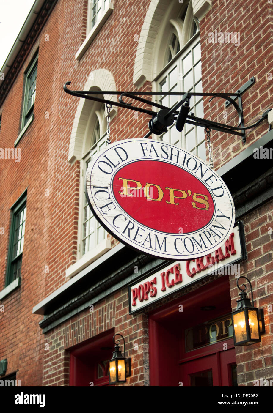Pops Old Fashioned Ice Cream Company a popular ice cream shop / restaurant in Old Town Alexandria, Virginia Stock Photo