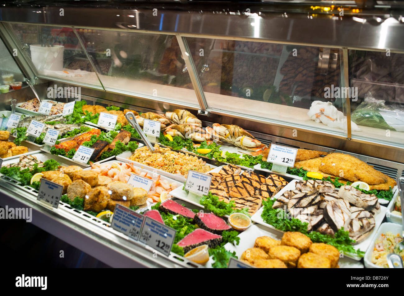 Fresh seafood display store hi-res stock photography and images