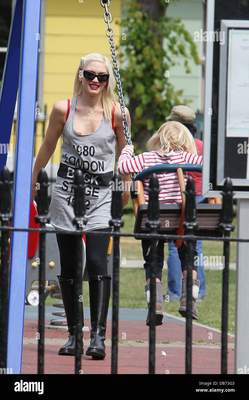 Gwen Stefani, Zuma Gwen Stefani and family out and about in Primrose