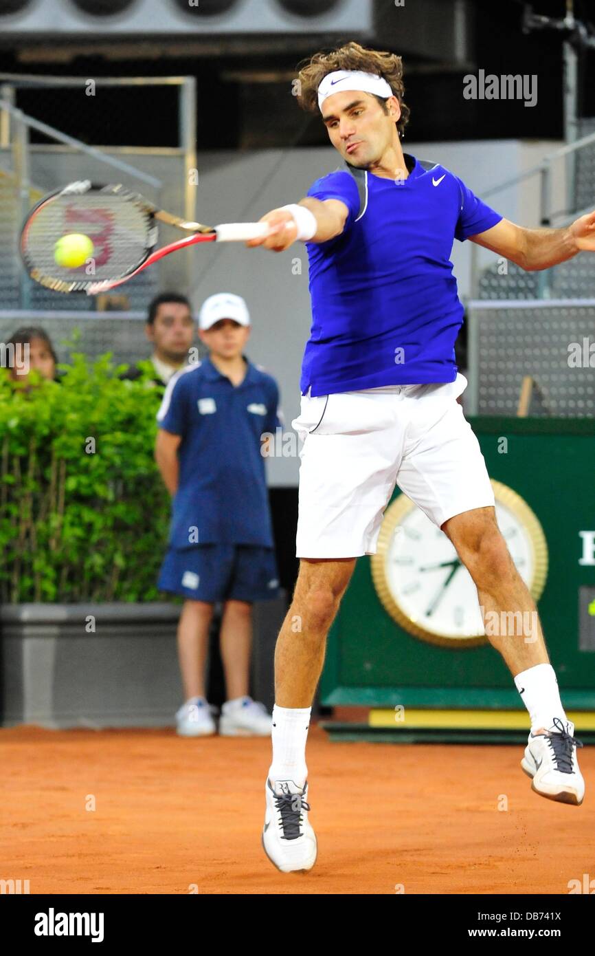 Roger Federer defeats Robin Soderling 2011 Mutua Madrid Open Madrid, Spain  - 06.05.11 Stock Photo - Alamy