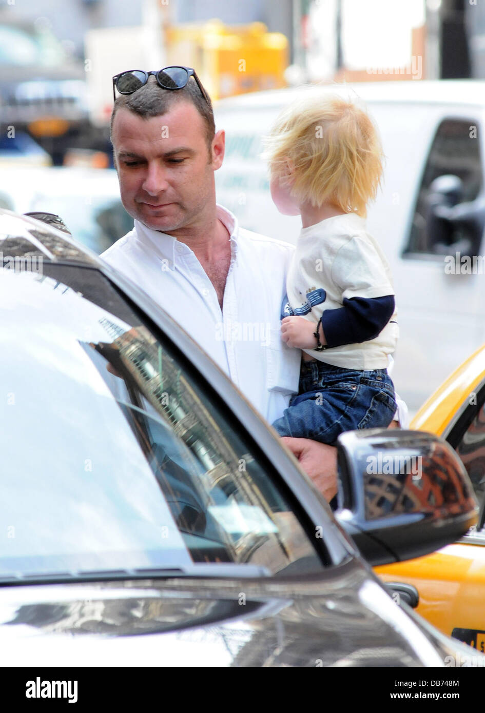 Liev Schreiber and his son out and about in New York New York City, USA - 06.05.11 Stock Photo