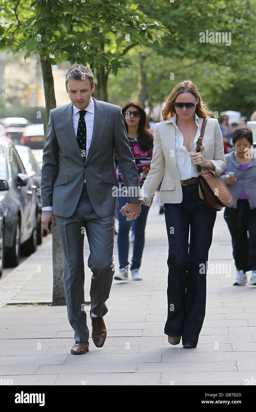 Stella McCartney and her husband Alasdhair Willis leaving Babbo restaurant  in Mayfair. London, England - 12.03.12 Stock Photo - Alamy