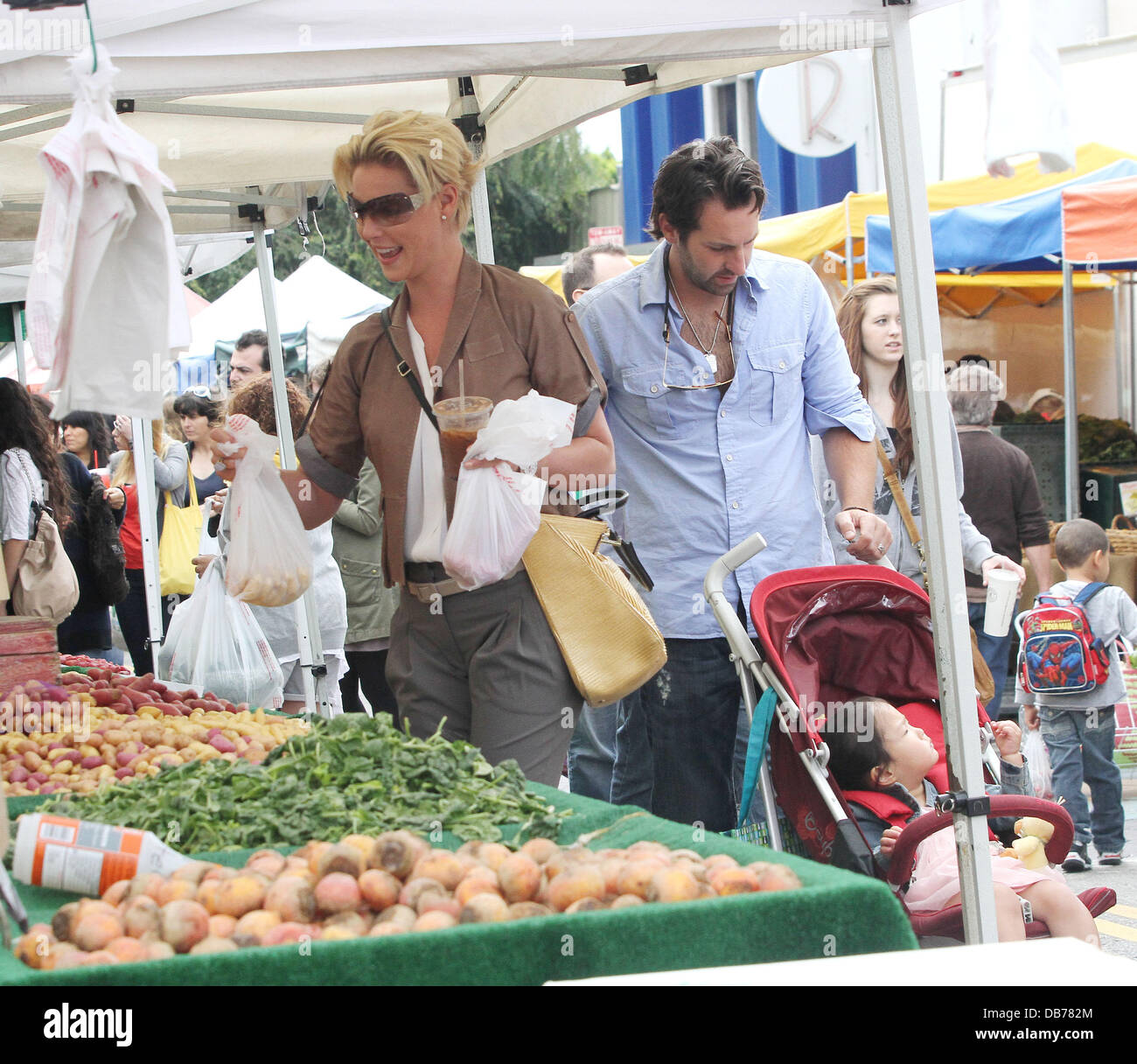 Katherine Heigl And Husband Singer Josh Kelley Shopping At The Stock