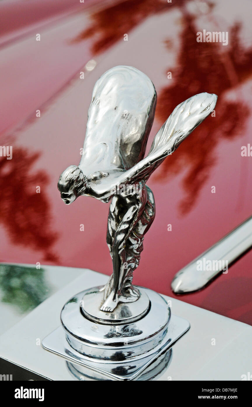 Spirit of Ecstasy", "Emily", "Silver Lady" or "Flying Lady" hood ornament,  Rolls Royce, English vintage car Stock Photo - Alamy