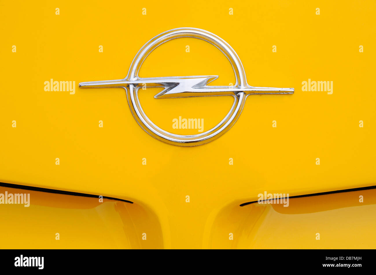 Original Opel Blitz Chrome Hood Emblem (Ø93mm) For Kadett E 1985-1989 - Part 90191234