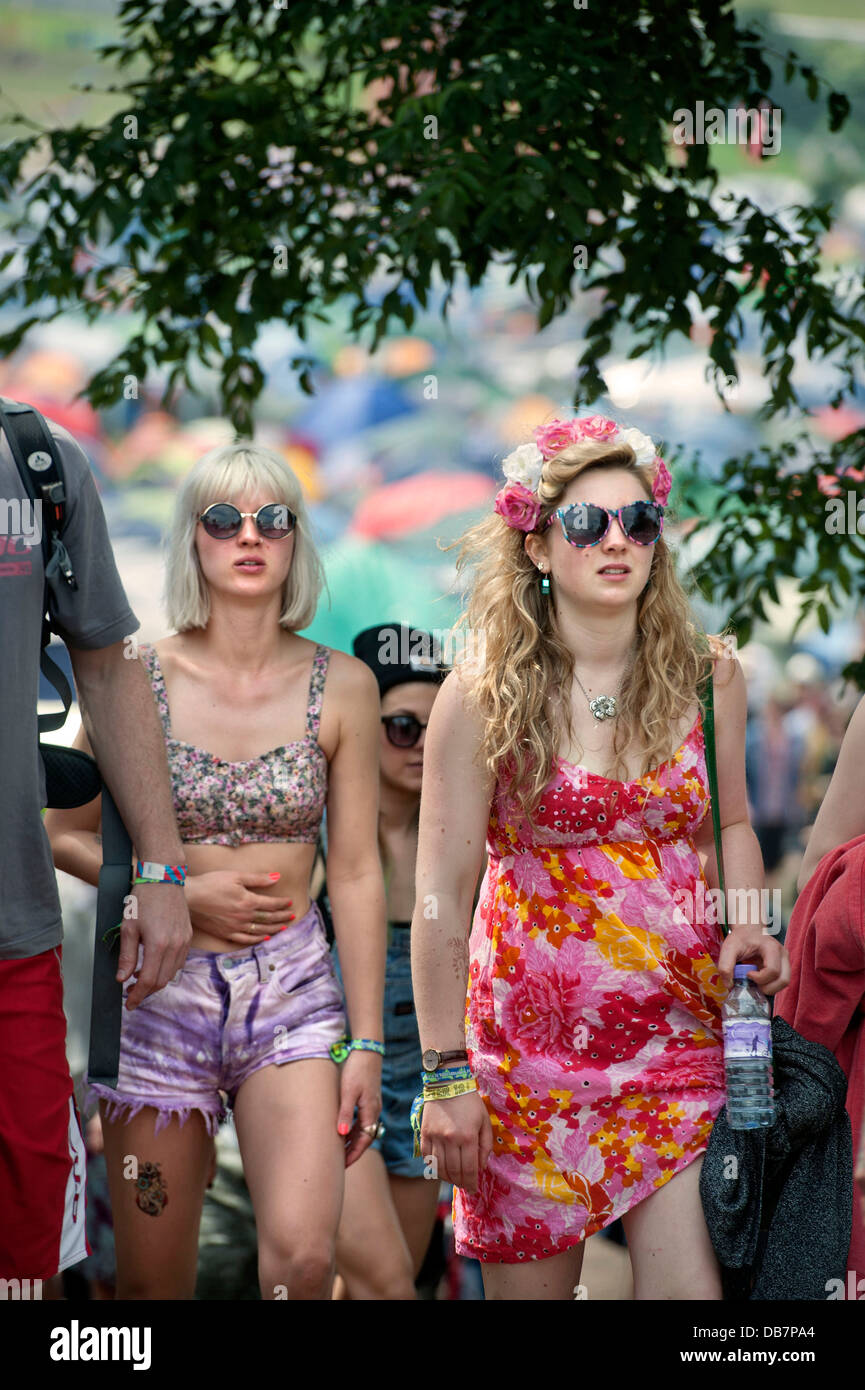 Glastonbury Festival 2013 UK - Young music fans head to the arena. Stock Photo