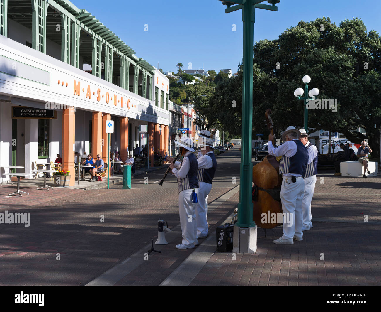 dh NAPIER NEW ZEALAND Art deco festival weekend music band playing outside Masonic Hotel Stock Photo