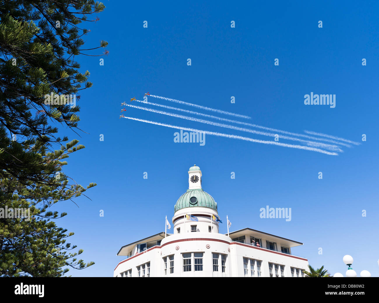 dh Art Deco weekend NAPIER FESTIVAL NEW ZEALAND NZ Aerobatic flying air display airplanes show dome plane Stock Photo