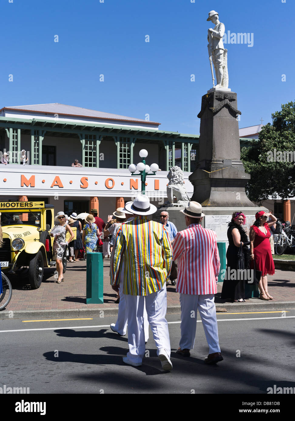 dh Marine Parade NAPIER NEW ZEALAND Art Deco festival weekend people1930s dress fashion festivals 1930s people Stock Photo