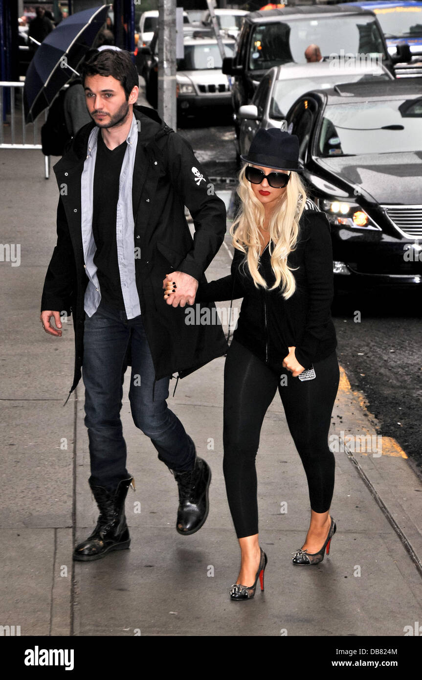 Christina aguilera the late show hi-res stock photography and images ...