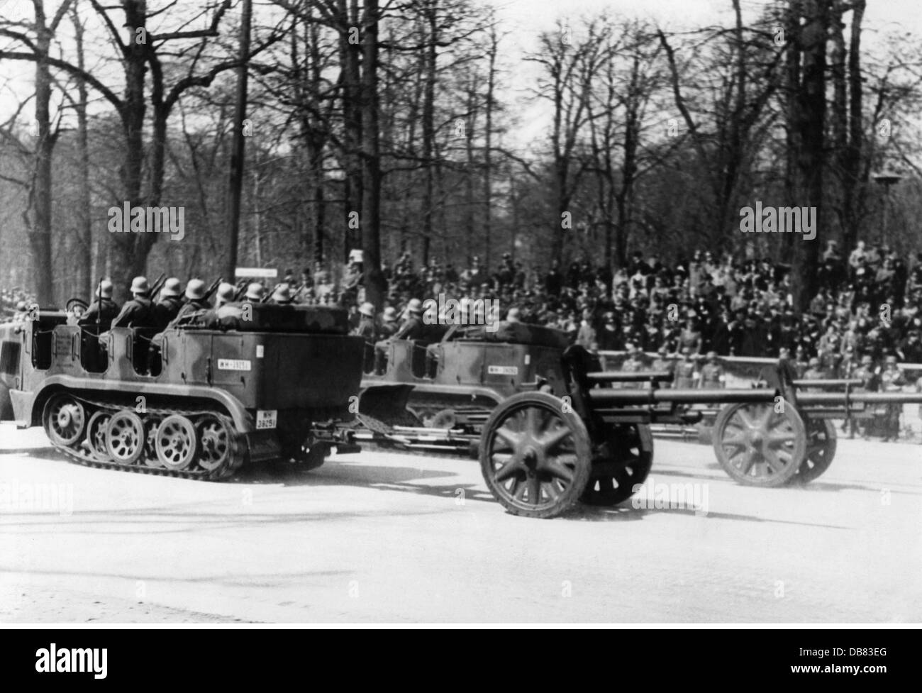 Nazism / National Socialism, military, parades, parade on the 47th birthday of Adolf Hitler, Berlin, 20.4.1936, motorized artillery, Additional-Rights-Clearences-Not Available Stock Photo