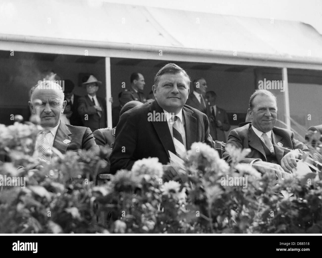 Strauss, Franz Josef, 6.9.1915 - 3.10.1988, German politician (CSU), Federal Minister of Defence 16.10.1956 - 9.1.1963, at the air show in Farnborough, 9.9.1960, Stock Photo
