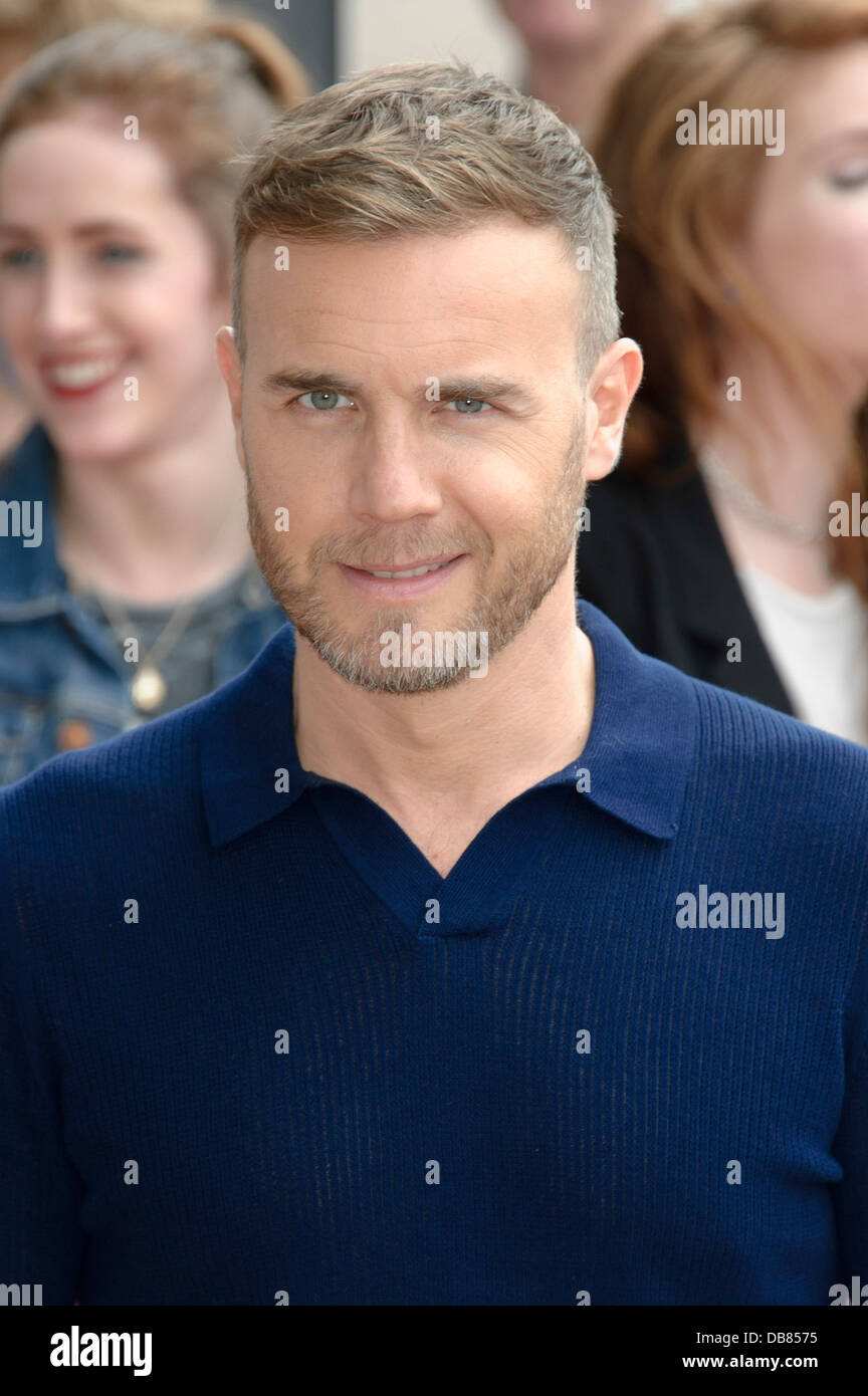 Gary Barlow 12 English Singer Poster X-Factor Pop Music Famous Black Suit Photo