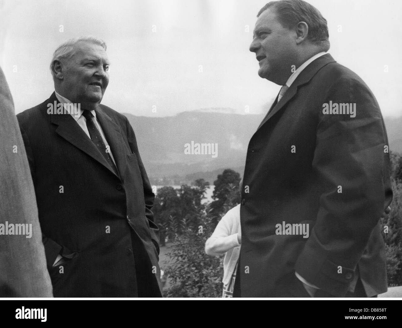 Strauss, Franz Josef, 6.9.1915 - 3.10.1988, German politician (CSU), chairman of the Christlich-Soziale Union 18.3.1961 - 3.10.1988, visiting Ludwig Erhard, Gmund at Tegernsee, 1964, Stock Photo