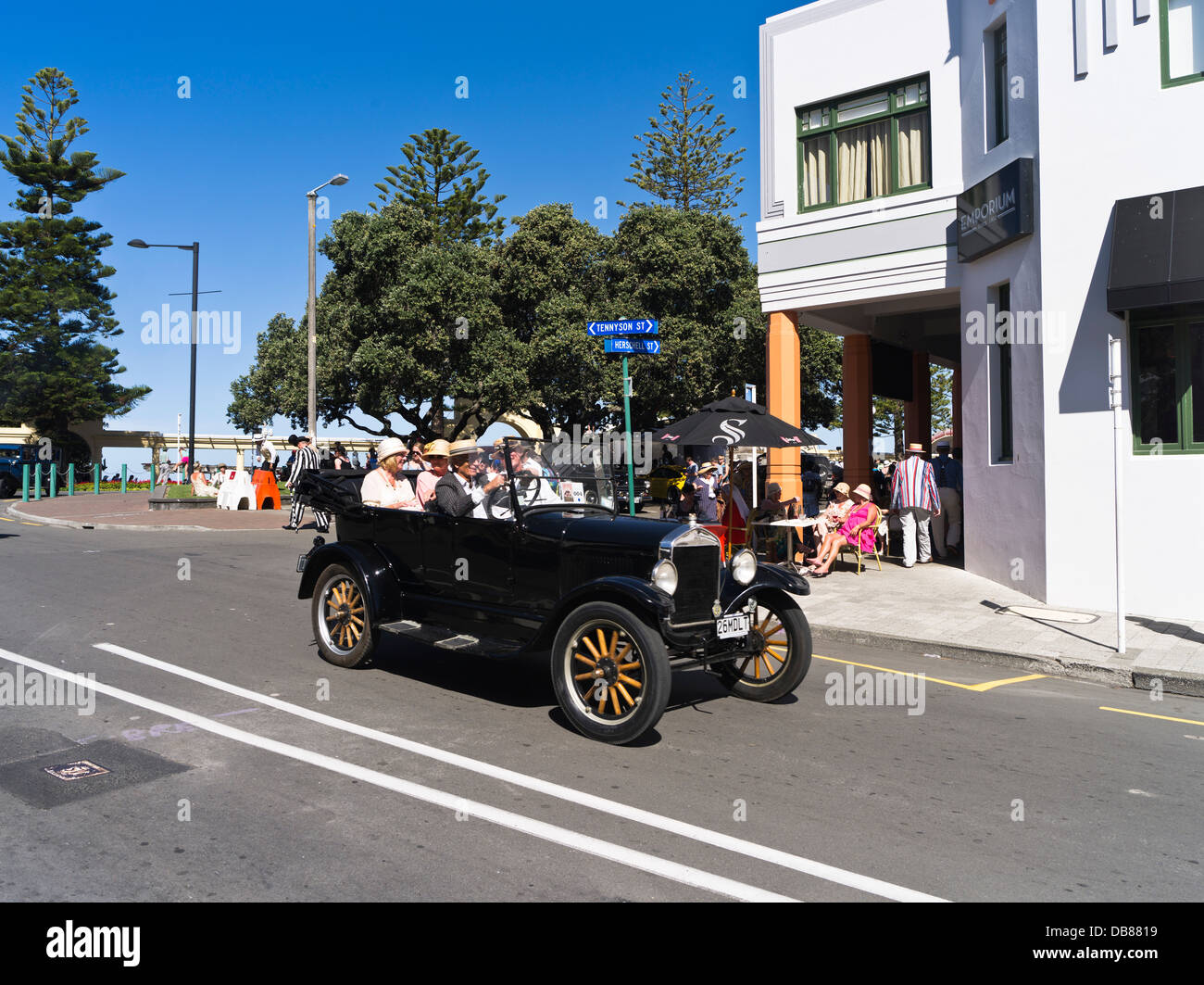 dh Art Deco weekend NAPIER NEW ZEALAND Cars 1930s Classic vintage car people dress festival Stock Photo