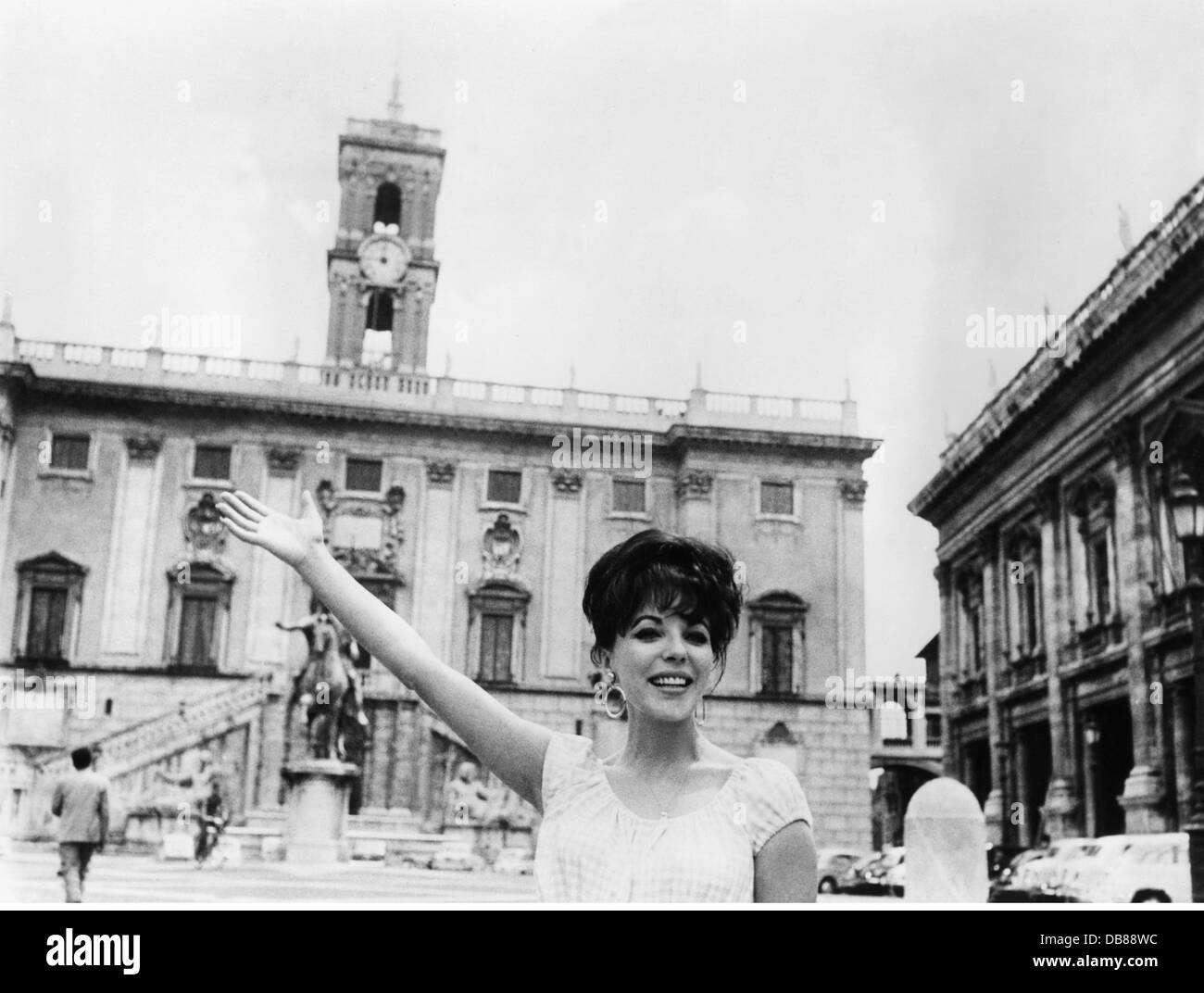 Collins, Joan, * 23.5.1933, British actress, full length, in front of the Palazzo Senatorio, Rome, 1950s, Stock Photo