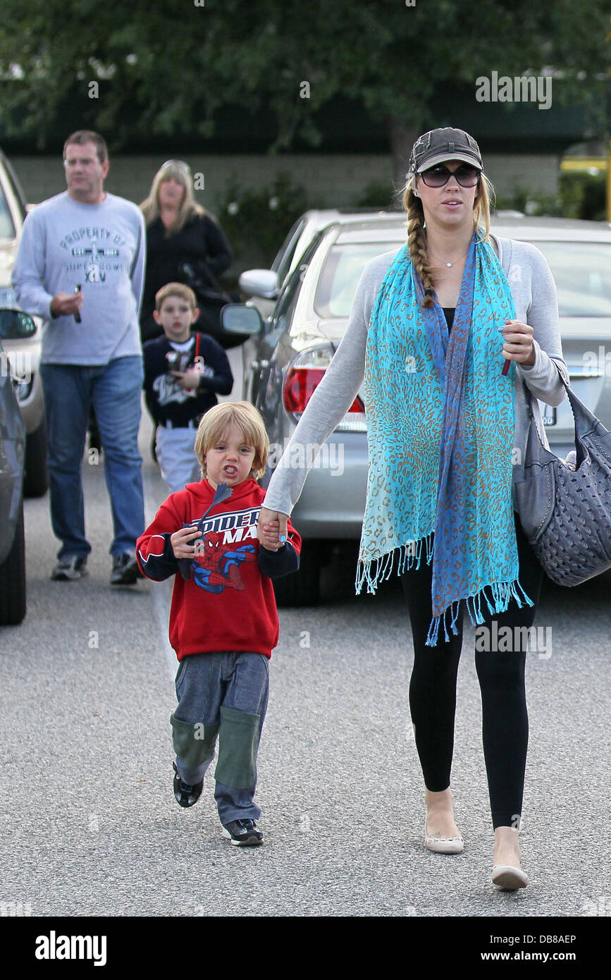 Victoria Prince walks with Jayden James Federline walk back to their car after attending Sean Preston Federline's little league softball game in Calabasas Calabasas, California - 18.05.11 Stock Photo