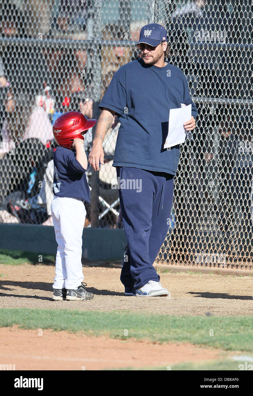 Kevin Federline coaching Sean Preston Federline's little league