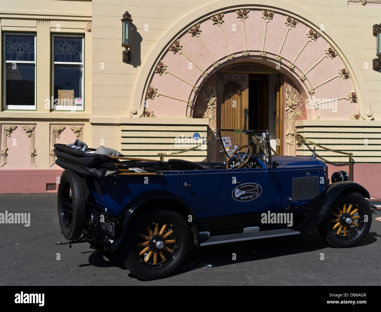 tobacco motor company dh National Tobacco Company NAPIER NEW ZEALAND Art Deco building 1930s  vintage car classic cars veteran motor Stock Photo