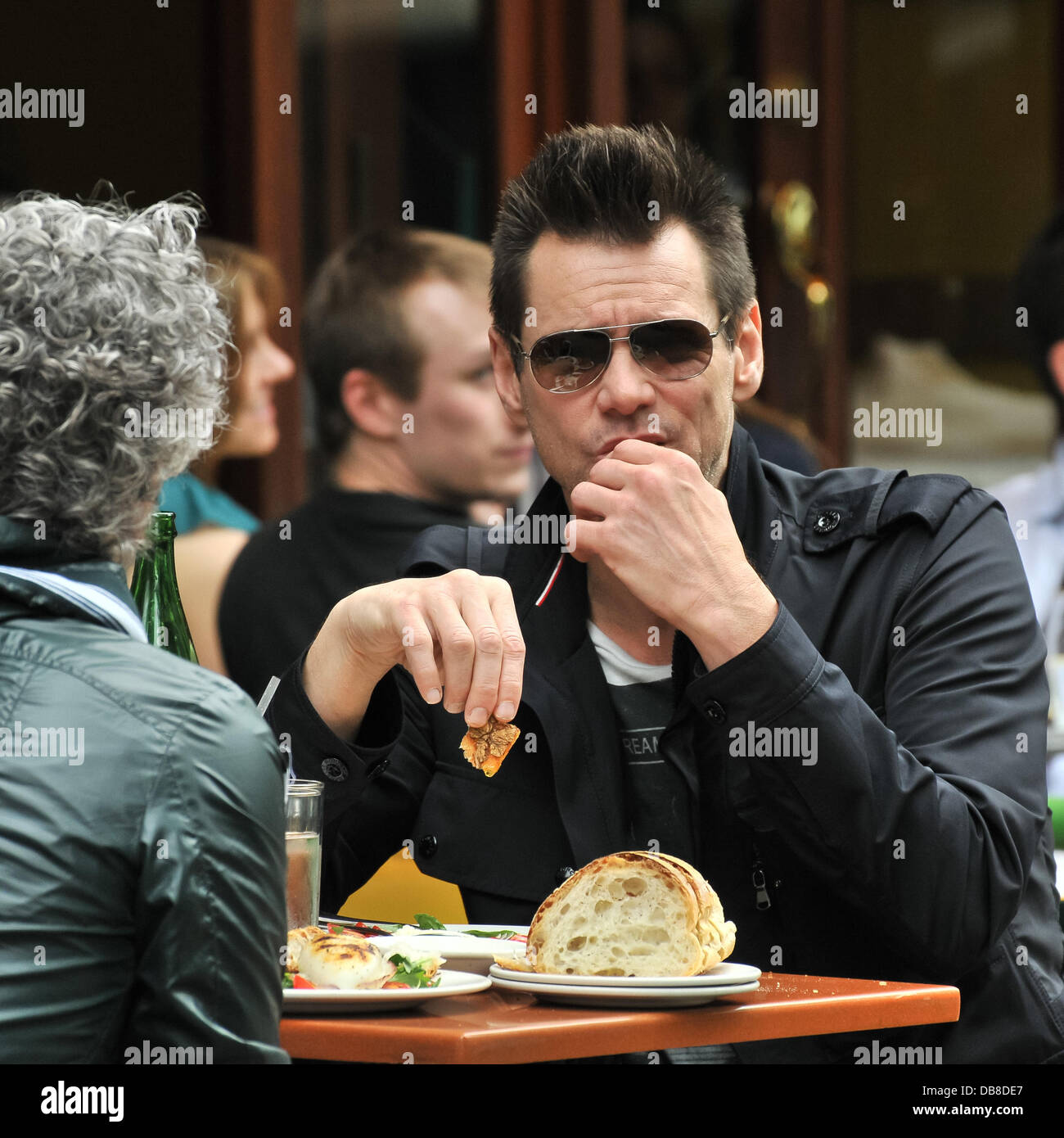 Jim Carey has a late lunch at Bar Pitti in The West Village, Manhattan New  York City, USA - 19.05.2011 Stock Photo - Alamy