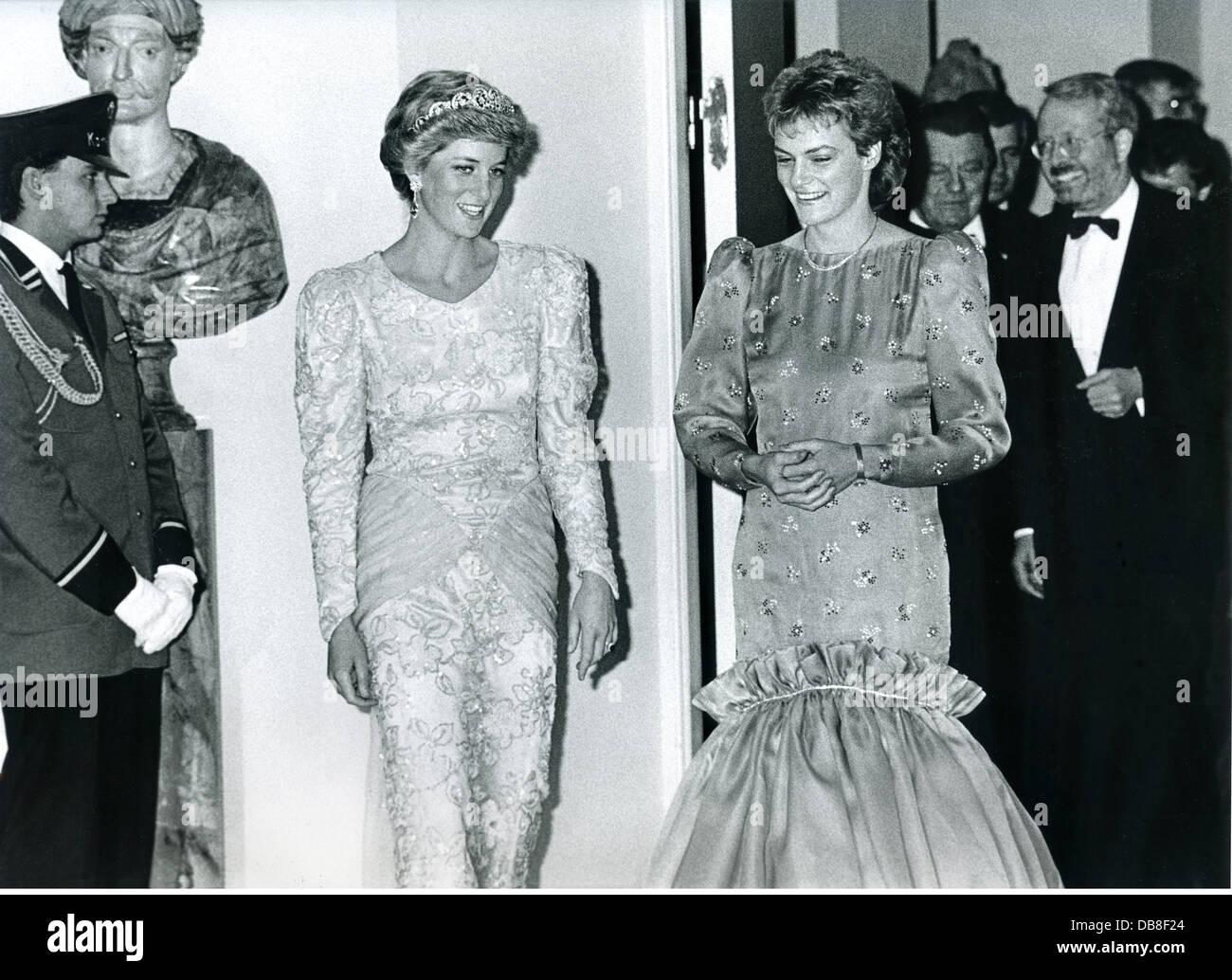 Diana, 1.7.1961 - 31.8.1997, Princess of Wales 29.7.1981 - 31.8.1997, half length, with Monica Hohlmeier, daughter of the former Bavarian Prime Minister Franz Josef Strauss (right), state visit, reception in the Munich Residence, Munich, Germany, 1987, Stock Photo
