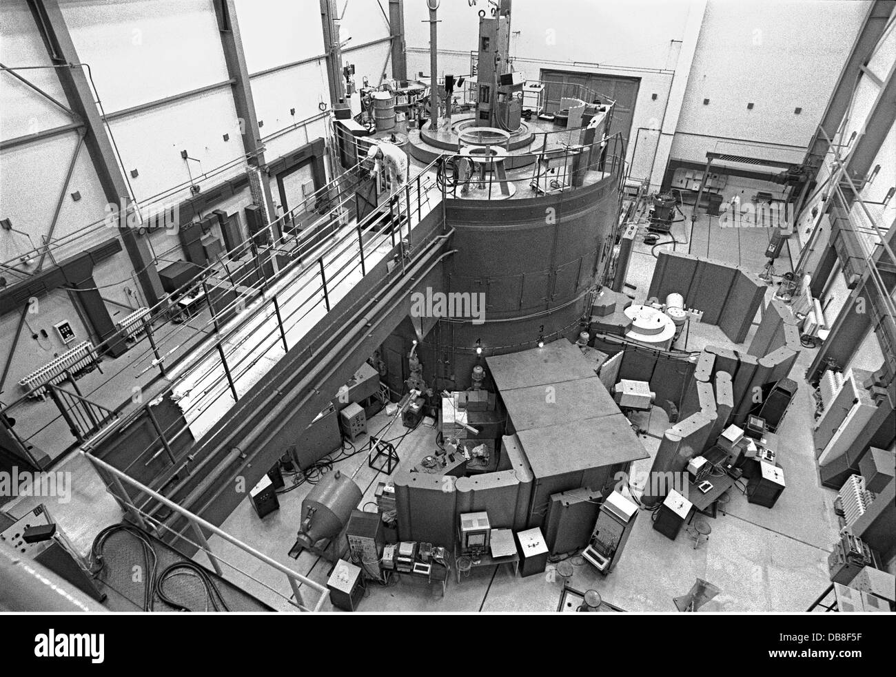 energy, nuclear power, reactor hall of the light water reactor, for the scientific research, powered by central institute for nuclear physics, research reactor with type WWR-S of Russian construction, used since 1957, power of 10 MW, deactivated in June 1991, Rossendorf near Dresden, East-Germany, 30.5.1990, Additional-Rights-Clearences-Not Available Stock Photo