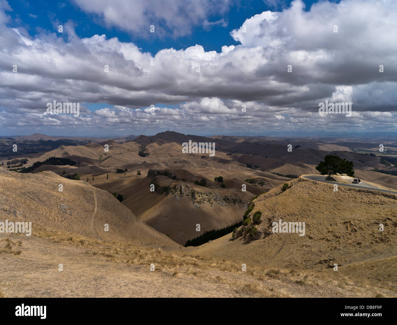 dh Te mata HAWKES BAY NEW ZEALAND View of dry summer countryside from Te Mata Peak viewpoint Stock Photo