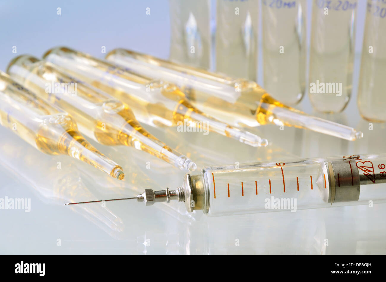 Medical syringe old fashioned medical syringe hi-res stock photography ...