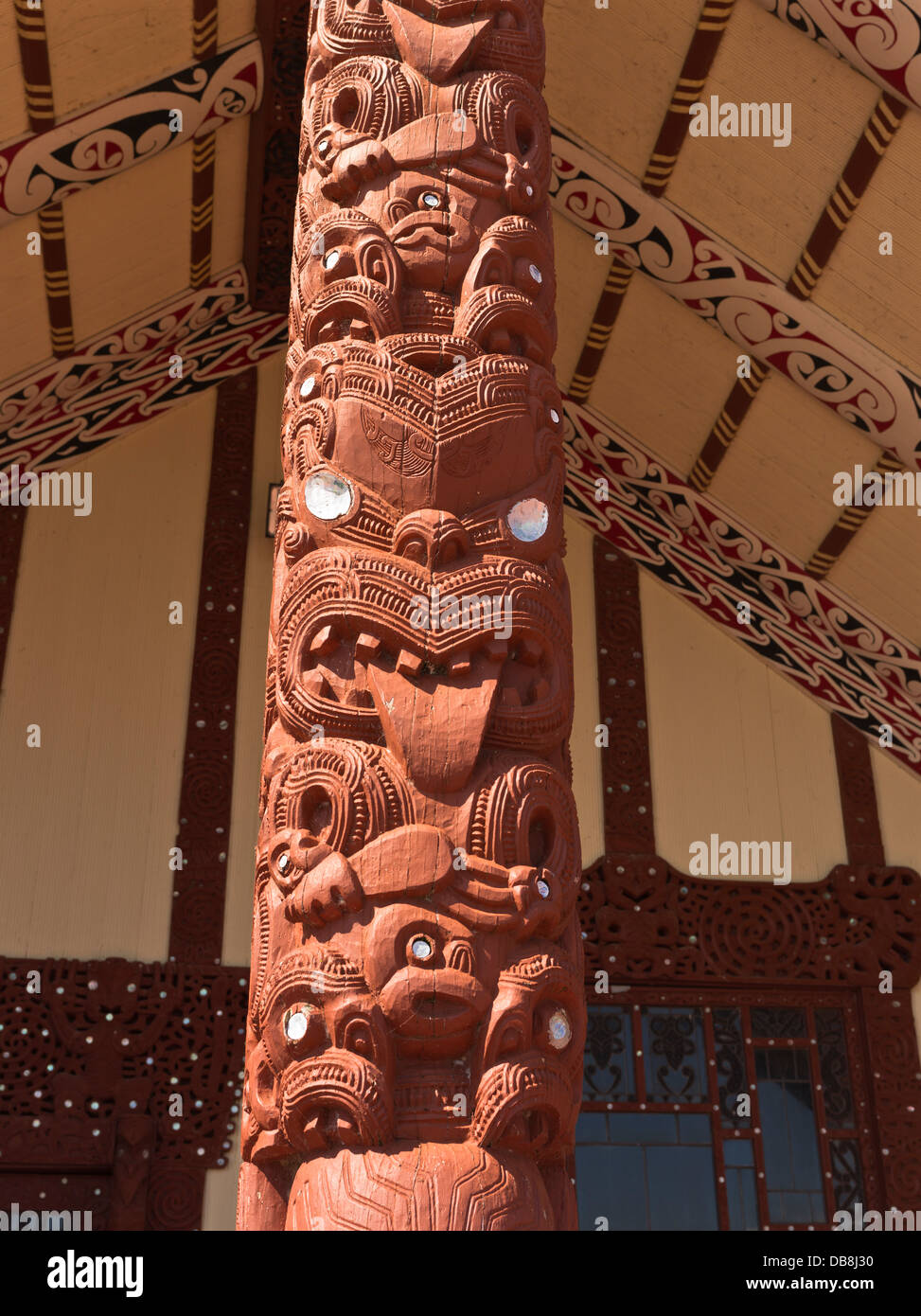 dh  ROTORUA NEW ZEALAND Maori Te Papaiouru Marae wood carvings carving heritage sculpture Stock Photo