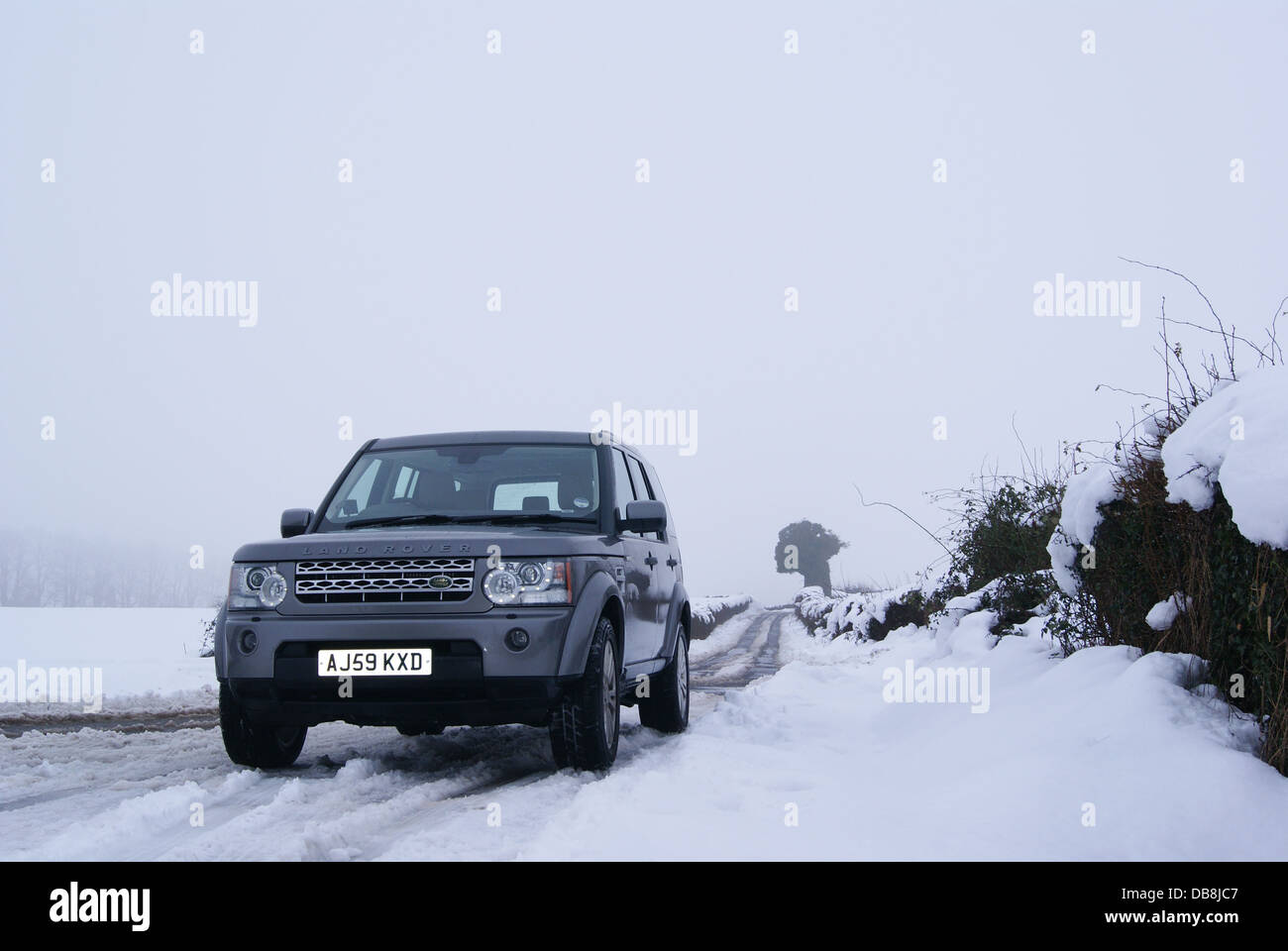 Land rover on sale discovery in snow