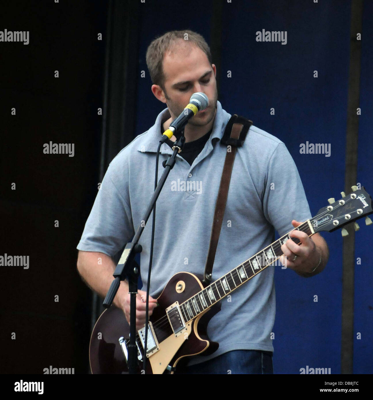 the guitar man Stock Photo Alamy