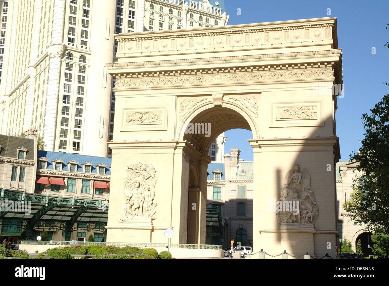 Le Paris Las Vegas Hotel and Casino, réplique de la Tour Eiffel et l'Arc de  Triomphe de l'étoile Photo Stock - Alamy