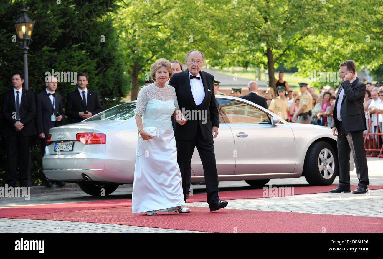 Bayreuth, Germany. 25th July, 2013. Former German Foreign Minister Hans-Dietrich Genscher (FDP) and his wife Barbara arrive at the opening of the Bayreuth Festival 2013 in Bayreuth, Germany, 25 July 2013. The one-month Wagner festival is Germany's most prestigious culture event. Photo: Tobias Hase/dpa/Alamy Live News Stock Photo