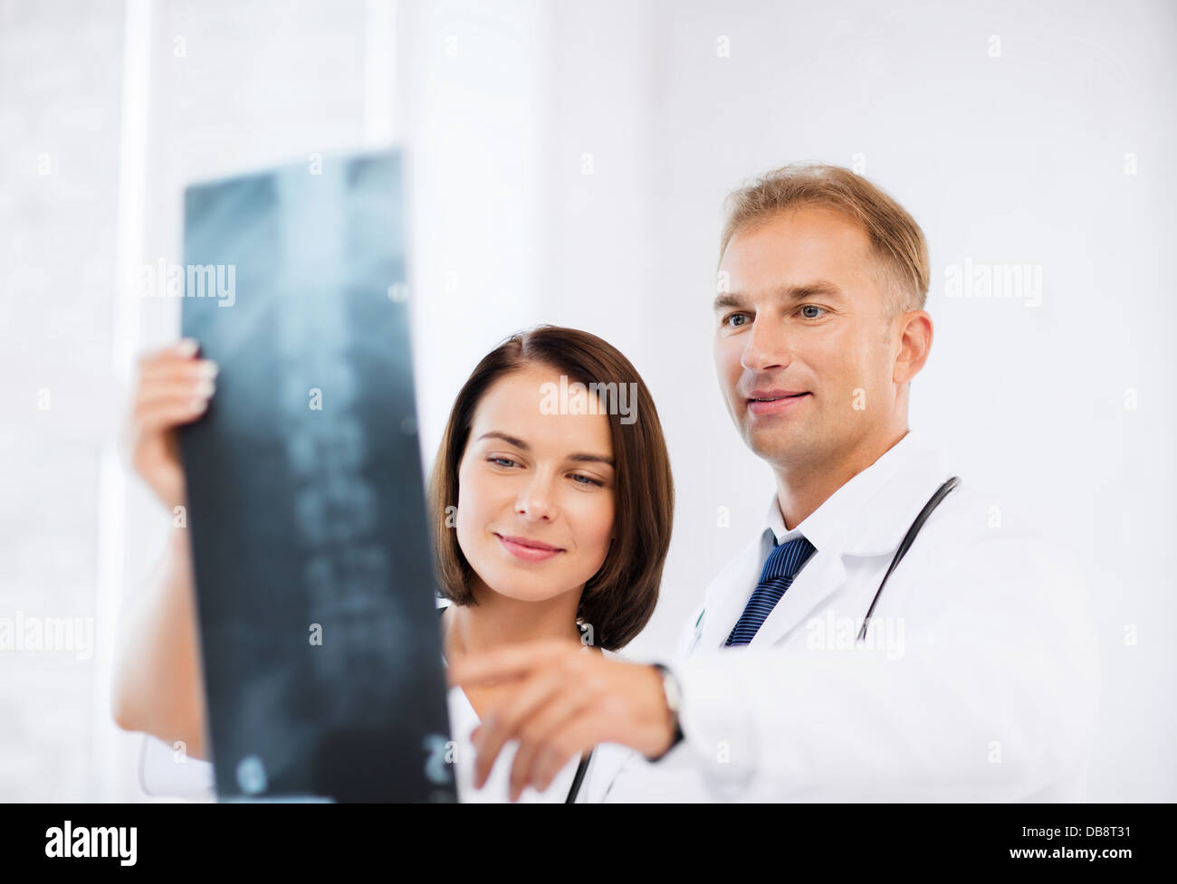 two doctors looking at x-ray Stock Photo - Alamy