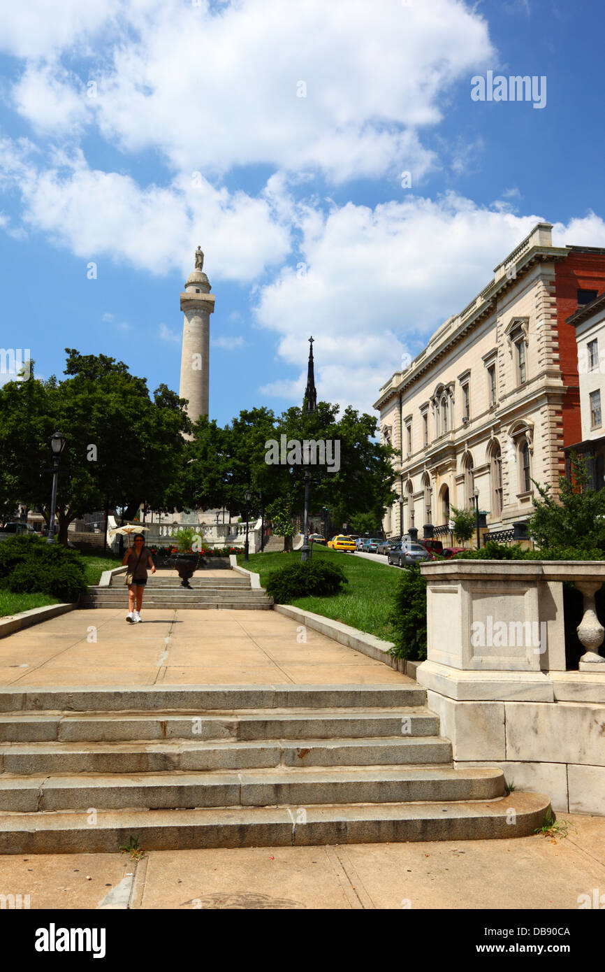 Peabody Institute building and George Washington monument, Washington Place, Mount Vernon, Baltimore, Maryland, USA Stock Photo
