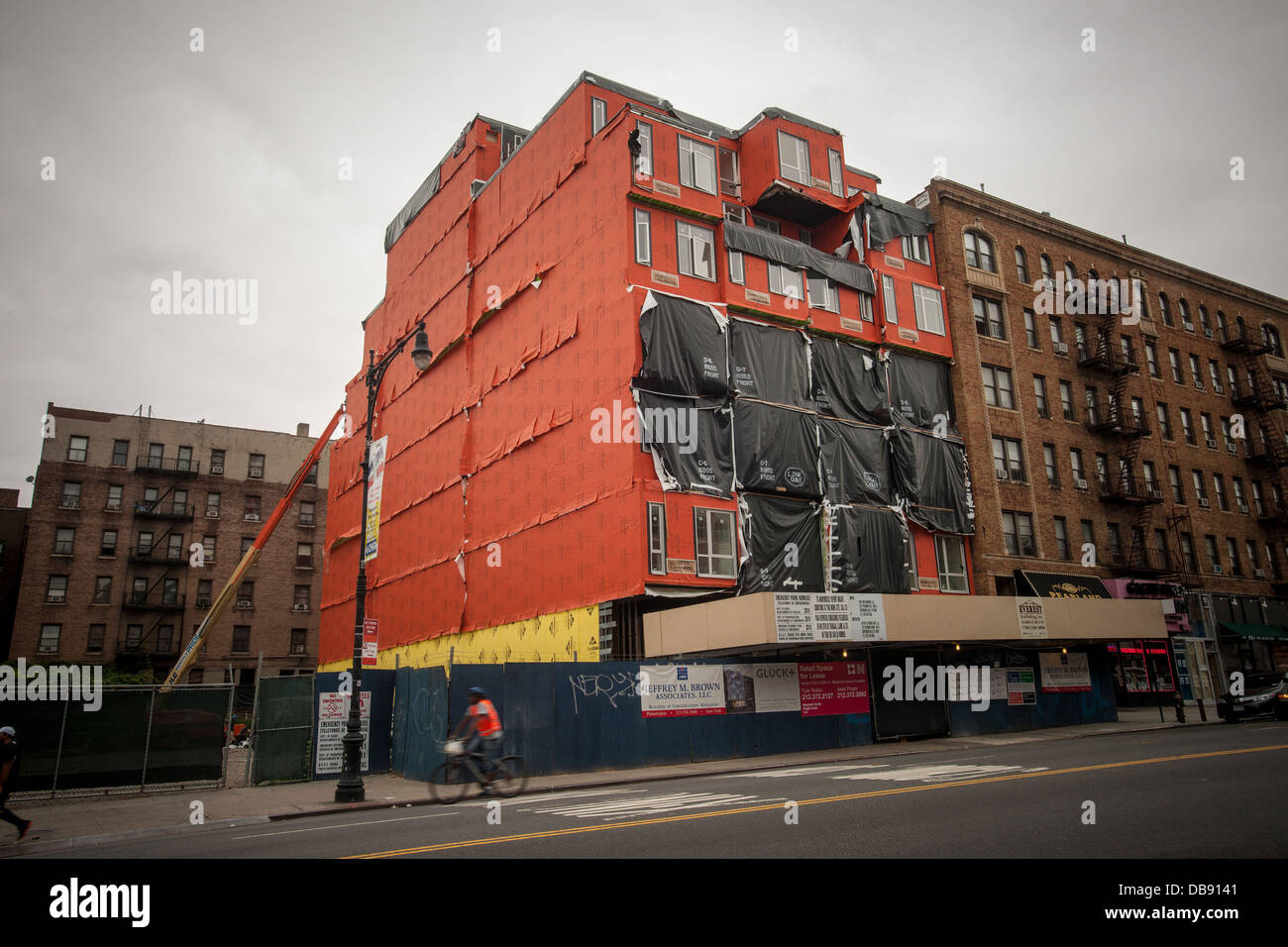 Prefabricated apartment building under construction in the Inwood neighborhood of New York Stock Photo