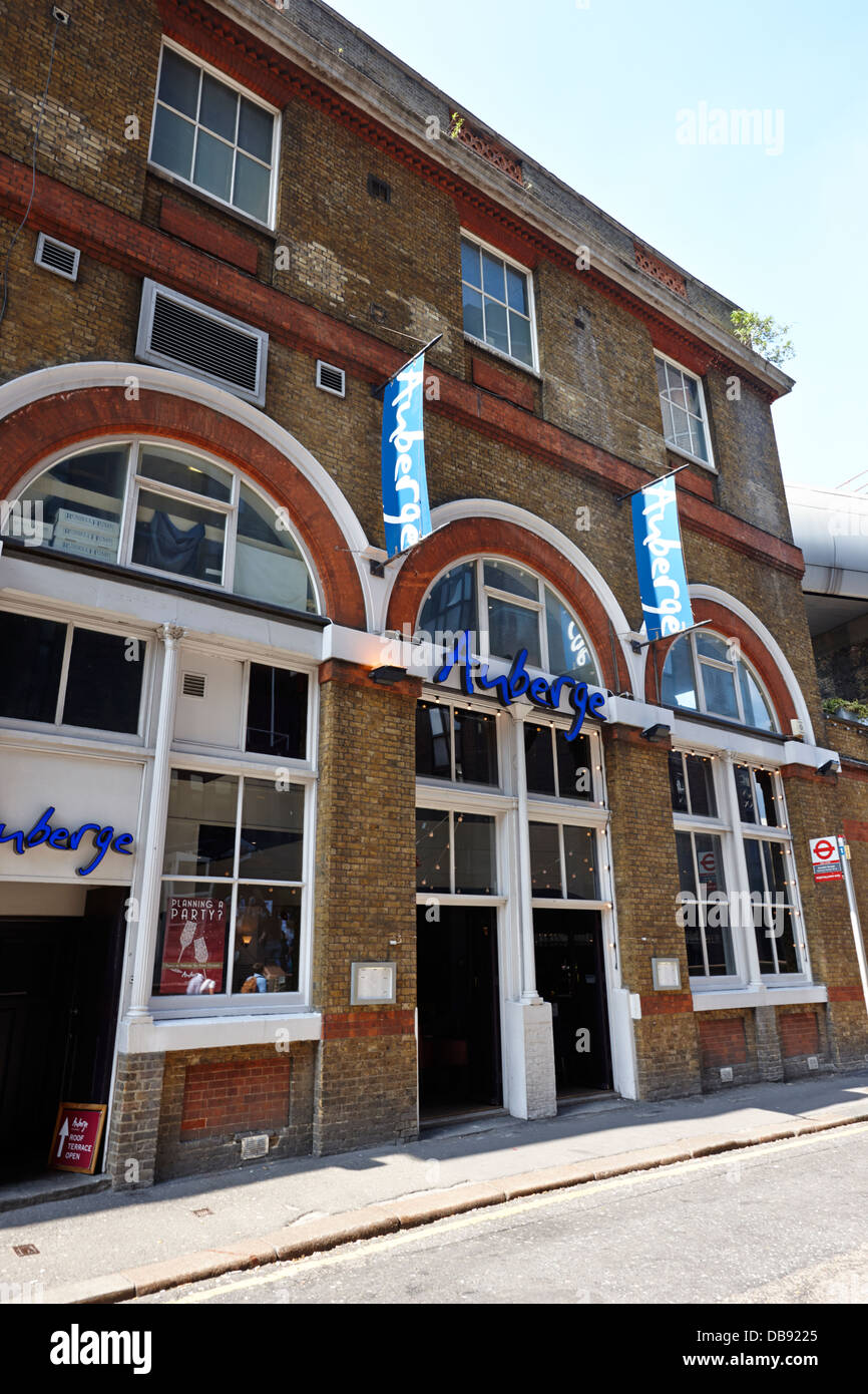 Auberge pub restaurant waterloo hires stock photography and images Alamy