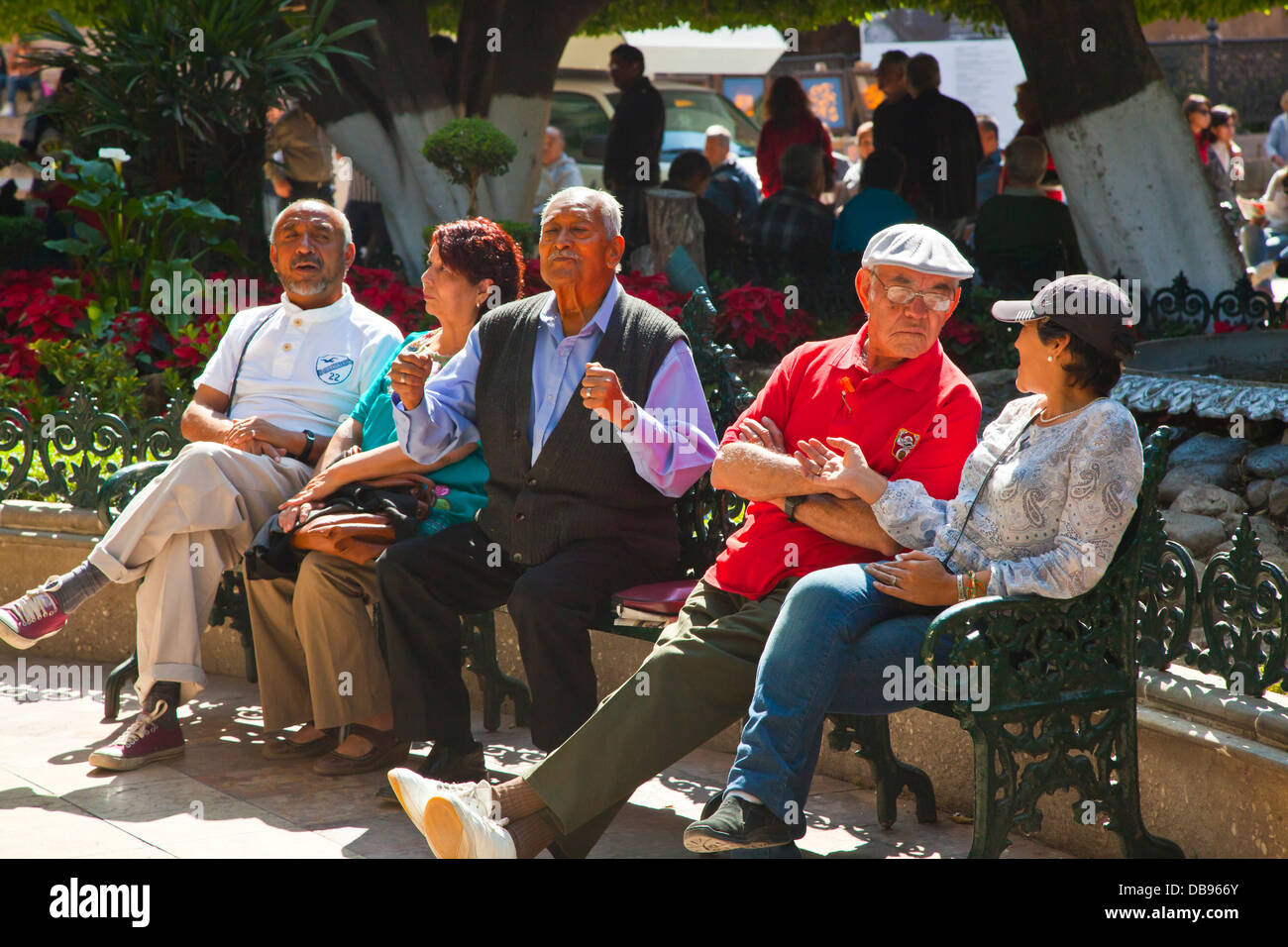 MEXICAN CITIZENS enjoy sitting in the central square - GUANAJUATO, MEXICO Stock Photo