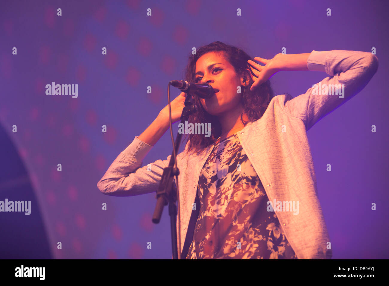 Alunageorge Concert High Resolution Stock Photography and Images - Alamy
