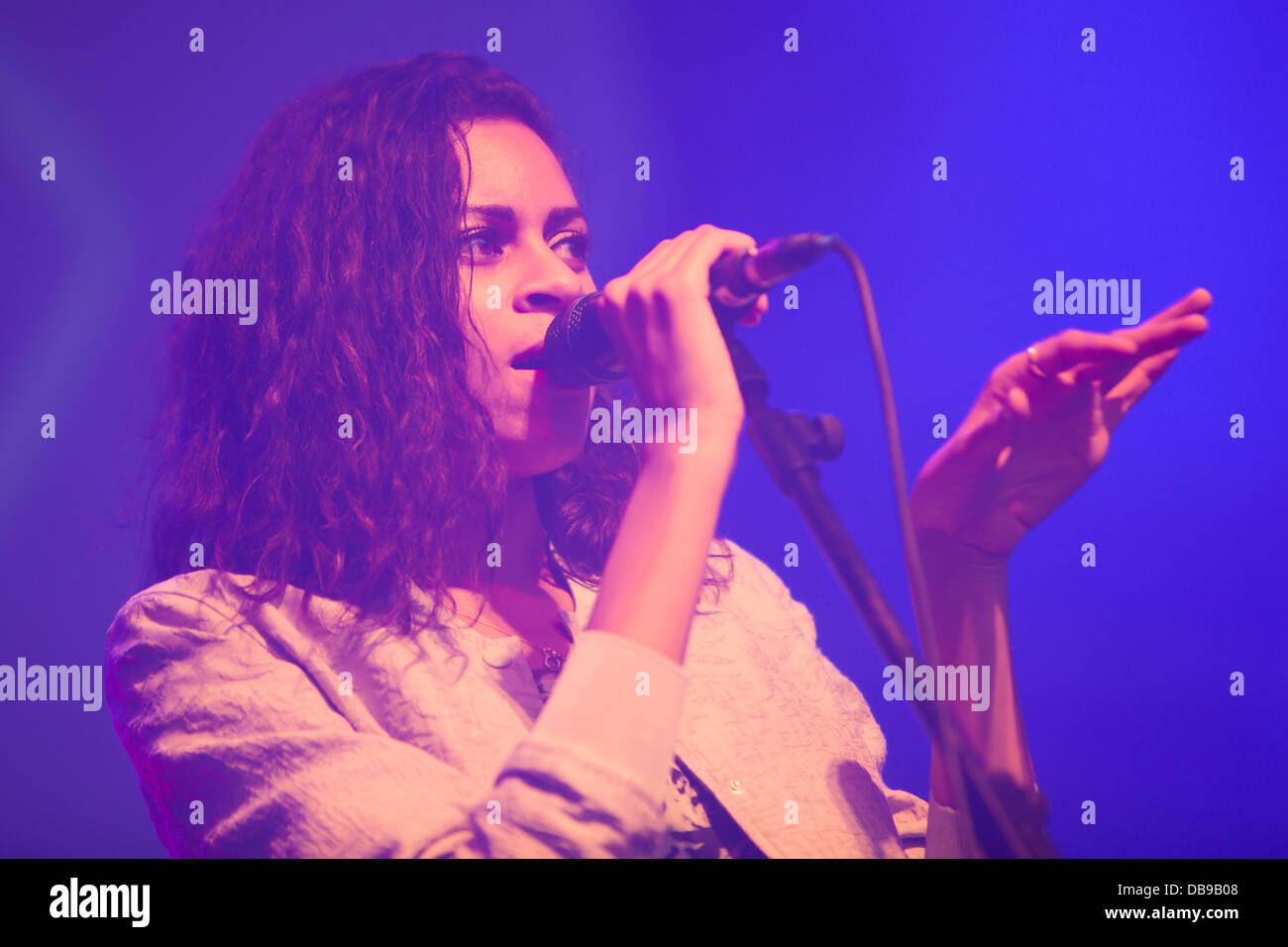 Alunageorge Concert High Resolution Stock Photography and Images - Alamy