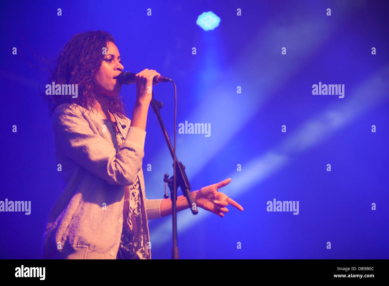 Alunageorge Concert High Resolution Stock Photography and Images - Alamy